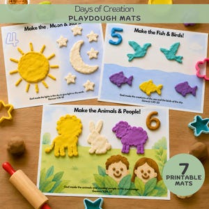 Puede incluir: Tres tapetes rectangulares para plastilina titulados Days of Creation con figuras de arcilla de colores que representan un sol, luna, estrellas, aves, peces, un león, un conejo, una oveja y dos rostros humanos, con versículos y números.