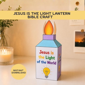Puede incluir: Una linterna de papel con una llama en la parte superior y el texto Jesus is the Light of the World impreso en letras coloridas sobre una ilustración de una bombilla amarilla. La estructura es blanca con detalles azules y morados.