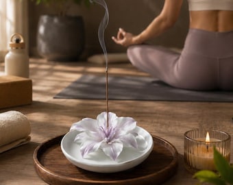 Handgemaakte keramische wierookhouder paarse lelie, esthetische bloem wierookbrander voor sticks, zen-huisdecor, uniek housewarmingcadeau