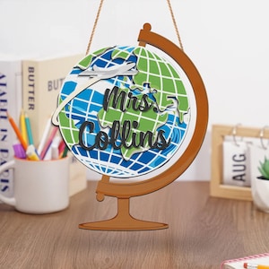 Personalisierter Lehrer Globus Schild: Türschild für das Klassenzimmer