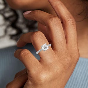 2.21CT Lab Grown Diamond Engagement Ring– Stunning Infinity Twist Design Symbolizing Eternal Love with Ethical Sparkle and Timeless Elegance