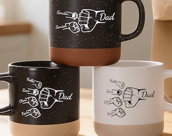 Anpassad keramisk kaffemugg med knytnävemotiv och namn. Perfekt sentimental present till fars dag, födelsedag eller vardagspresent till pappa.