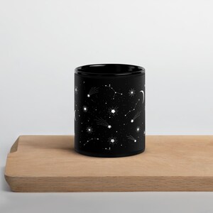 Mug noir carte des étoiles – Cadeau ciel étoilé | tasse de café constellation dessinée à la main | Cadeau cosmique pour les rêveurs