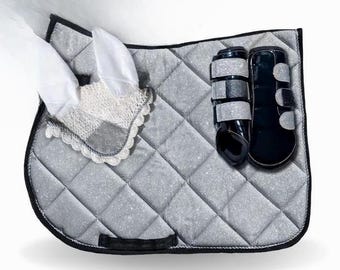 Glitter Horse Saddle Pad Set: Equestrian Jumping Gear with Ear Bonnet & Leg Boots