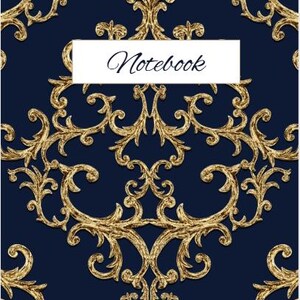 Puede incluir: Cuaderno con fondo azul marino y un patrón barroco dorado. La palabra "Notebook" está impresa en cursiva sobre un rectángulo blanco.