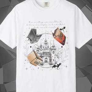 Comfort Colors unisex T-shirt featuring a Fourth Wing fantasy design inspired by the Empyrean Series. Premium quality 100% cotton shirt with a soft, relaxed fit, available in 14 colors and plus sizes. Bookish fantasy apparel inspired by Iron Flame, Onyx Storm, Basgiath War College, Dragon Riders, Fly or Die, and the Riders Quadrant, for fans of Violet Sorrengail, Xaden Riorson, and Rebecca Yarros.