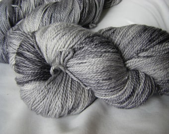 Ultrafin 17 microns Superwash Merino Luxury Fingering Super Soft - Ratisser les cendres