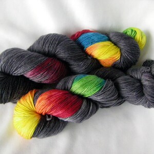 Superwash Merino Nylon Fingering Sock Yarn - Gemini Sock - Rainbow Pop! (Grey)