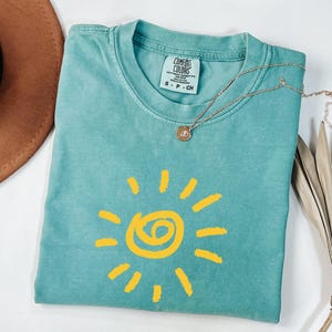 Retro Sun Graphic T-Shirt: Comfort Colors Unisex Tee, Beach Vibes