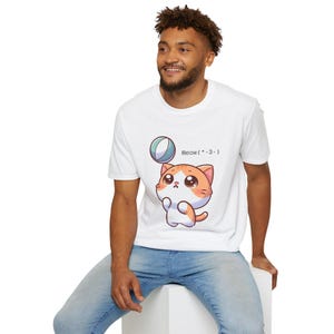 Niedliches Katzen-Karikatur-Unisex-T-Shirt, entzückendes Kätzchen-T-Stück, Geschenke für Katzenliebhaber, lustiger Sommer tragen, Miau-Design Spitze