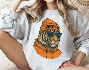 Sudadera de fútbol americano de Cincinnati, cuello redondo vintage de los Bengals, regalo retro para los aficionados de los Cincy en los días de partido.