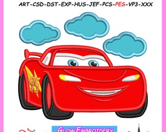 Pode incluir: Carro de corrida vermelho de desenho animado com um rosto sorridente e olhos grandes. O carro tem um raio amarelo no lado e é cercado por três nuvens azuis. A imagem inclui o texto "6 tamanhos: 3,9, 5, 5,9, 6,6, 7,8, 8,9 polegadas 99, 127, 149, 169, 199, 228 mm ART-CSD-DST-EXP-HUS-JEF-PCS-PES-VP3-XXX GLOW EMBROIDERY EMBROIDERY MACHINE APPLIQUE DESIGNS".