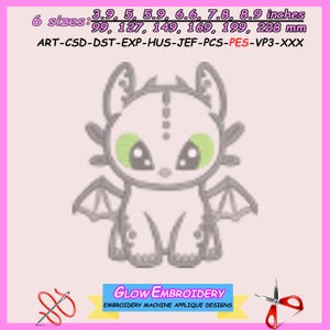 Può includere: Un disegno per ricamo digitale di un drago dei cartoni animati con occhi grandi e accenti verde chiaro. Il testo include 6 dimensioni: 3,9, 5, 5,9, 6,6, 7,8, 8,9 pollici, 99, 127, 149, 169, 199, 228 mm, formati ART-CSD-DST-EXP-HUS-JEF-PCS-PES-VP3-XXX e GLOW EMBROIDERY.