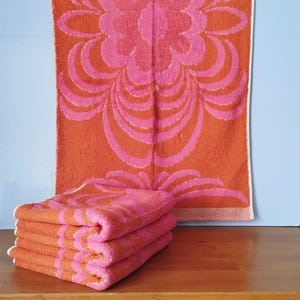 Vintage serviette toilette éponge coton coloris orange et rose
