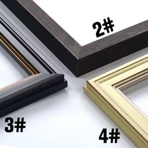 Puede incluir: Primer plano de cuatro marcos de fotos de diferentes colores y estilos. Los marcos son de varios colores, incluyendo marr&oacute;n oscuro, negro y dorado. Cada marco tiene una textura diferente. Los n&uacute;meros 2#, 3# y 4# est&aacute;n impresos.