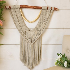 Boho Makramee-Wandbehang mit Holzperlen - Handgemachtes natürliches Wohndekor