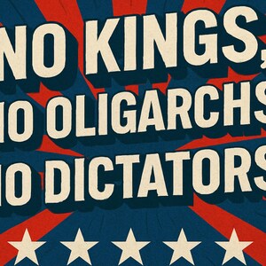 Może przedstawiać: Grafika w kolorze czerwonym, białym i niebieskim z tekstem "NO KINGS, NO OLIGARCHS, NO DICTATORS" w białych literach. Na dole grafiki znajduje się pięć białych gwiazd.