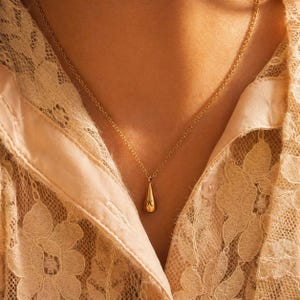 Cremation Urn Necklace, Teardrop Ashes Necklace, Personalized Name Urn Jewelry, Memorial Necklace for Loved One, Remembrance Gift for Her