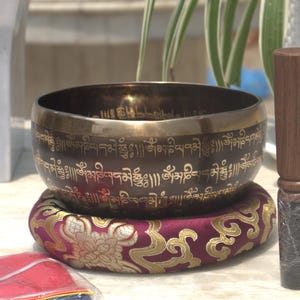 7 Zoll Mantra graviert | Tibetische Klangschale- Perfekte Größe- Gute Klangqualität- Made in Nepal-