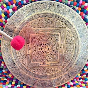 Extra-Large Tibetan Handmade Gong from Nepal – Polished Finish - yoga – Deep Resonance for Meditation & Relaxation – by EverestSonicHealing