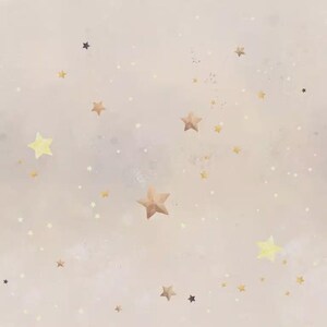 Può includere: Illustrazione in stile acquerello con sfondo beige chiaro, cosparsa di stelle di varie dimensioni e colori. Le stelle variano dal marrone chiaro all'oro e al giallo, creando un tema celeste stravagante.
