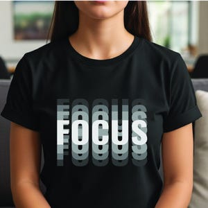 Camiseta motivacional FOCUS / Camiseta gráfica con tipografía superpuesta / Camiseta minimalista inspiradora para la productividad