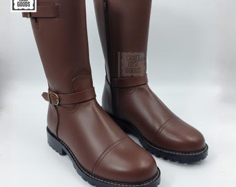Botas de moto de cuero marrón con hebilla y cremallera lateral para hombre