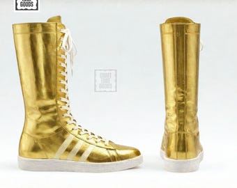 Botas de lucha libre para hombre color oro metalizado con rayas retro, estilo ring con cordones.