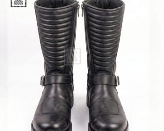 Botas negras de ingeniero para hombre / Botas de motociclista hechas a mano con cremallera lateral y suela con tacos.
