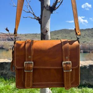 Cartable en cuir véritable fait main | à main et sac à bandoulière pour femme | Sac à bandoulière artisanal | Cadeau pour maman | Sac de style décontracté