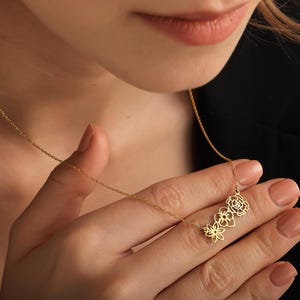 Family Birth Flower Necklace, Gold Birth Month Flower Necklace, Tiny Birth Flower Charm Necklace, Dainty Gift For Mom, Custom Birthday Gift