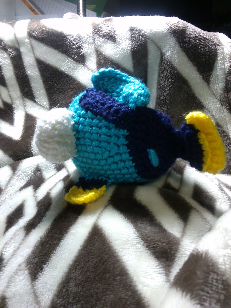 Crochet baby Dory fish inspired image 4