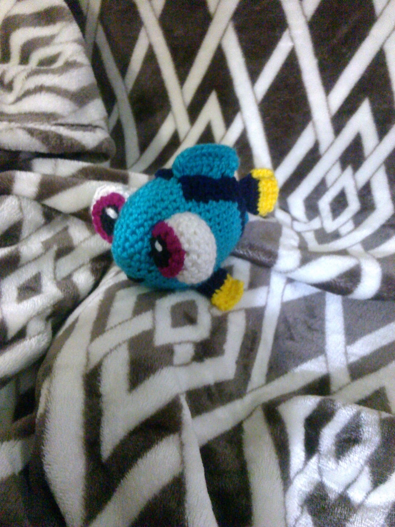 Crochet baby Dory fish inspired image 2