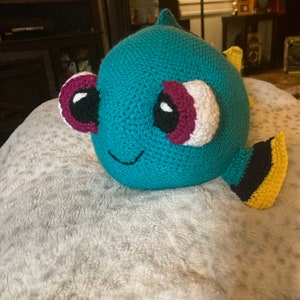 Crochet baby Dory fish inspired image 5