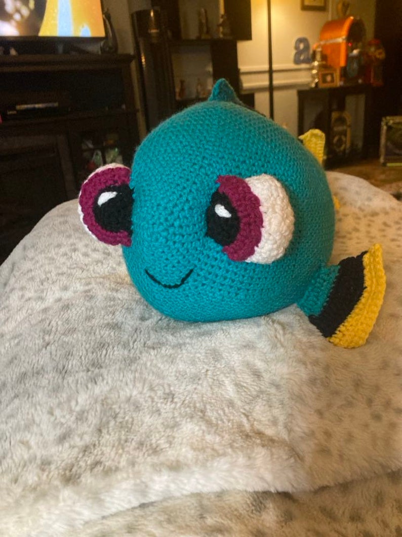 Crochet baby Dory fish inspired image 5