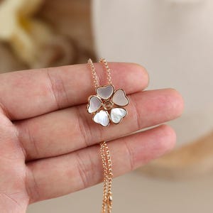 Mother of pearl flower necklace S925 silver 18K rose gold plated necklace Women&#39;s flower pendant necklace