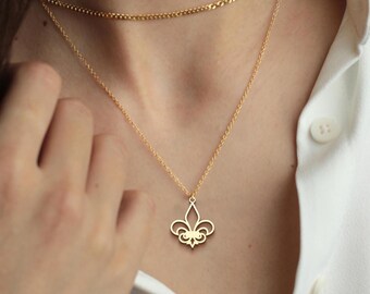Fleur-de-Lis Necklace – French Heritage Pendant with Face Detail in Silver, Rose Gold, or Gold – Symbolic Jewelry Gift for Her, Cute Gift