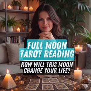 Puede incluir: Una mujer está sentada frente a una mesa con cartas del tarot, velas encendidas y el texto "FULL MOON TAROT READING" y "HOW WILL THIS MOON CHANGE YOUR LIFE?" La escena es cálida e invita a la reflexión, con iluminación suave y enfoque en la guía espiritual.