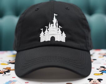 Gorra de béisbol bordada con castillo: sombrero mágico de cuento de hadas, adorable sombrero de princesa con castillo, atuendo para vacaciones en parques temáticos, regalo inspirado en WDW