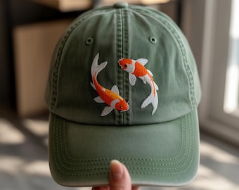Gorra de béisbol con pez koi bordado, moderna gorra de inspiración japonesa, elegante accesorio unisex, regalo perfecto para todas las edades.
