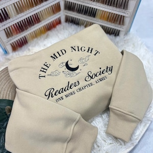 Late Night Readers Club Besticktes Sweatshirt, Buch-Liebhaber-Geschenk, Gemütlicher Lese-Crewneck, Bücherwurm Hoodie, Booktok Merch, Buchclub-Shirt