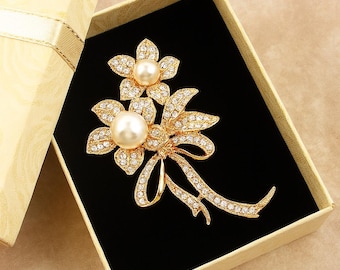 Gold Crystal Flower Brooch with Pearls - Elegant Floral Pin - Rhinestone Wedding Jewellery - Gift for Her - Vintage Inspired Accessory Gift