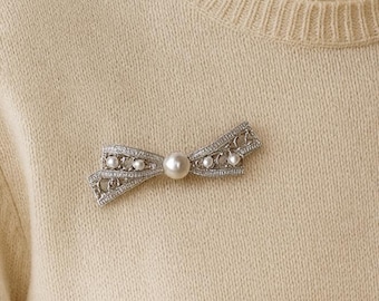 Elegant Silver Bow Pearl Brooch Pin • Vintage Crystal Ribbon Brooch • Sparkly Pearl Bow Jewellery Gift • Women’s Accessory