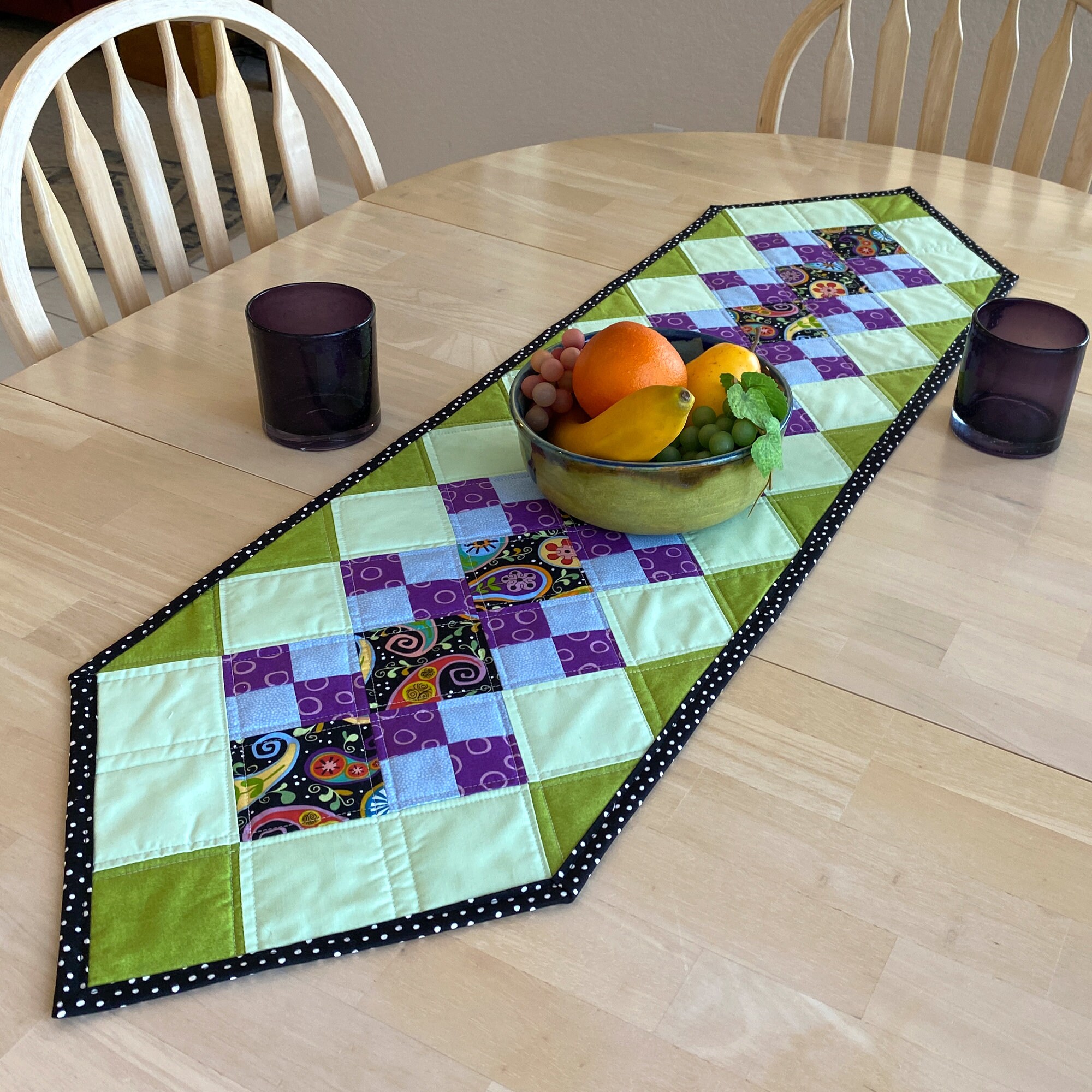 English Garden Quilted Table Runner Pattern - Tulip Square Pattern #589 ...