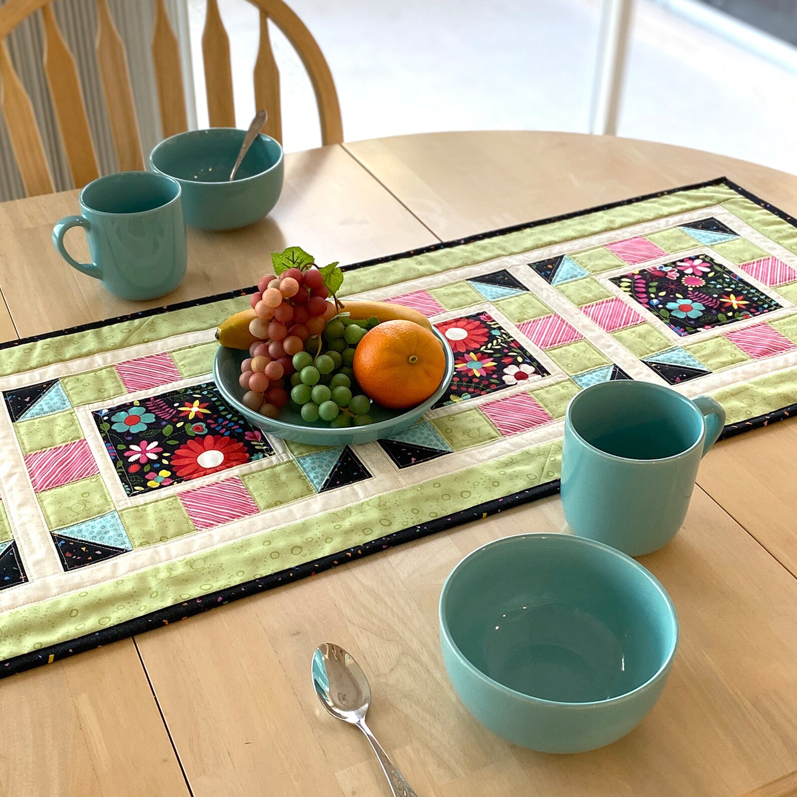 Fancy Windows Quilted Table Runner - Tulip Square Pattern #584 ...