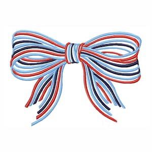 Puede incluir: Un lazo decorativo con una combinación de colores patrióticos. El lazo presenta cintas rojas, blancas y azules, con un diseño a rayas. El lazo está atado en el centro y tiene largas colas. La imagen está sobre un fondo blanco.