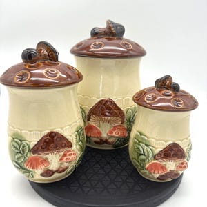 Ensemble de 3 boîtes métalliques Empress of Haruta champignons en céramique, Japon Mid-Century vintage