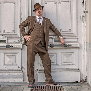 Men&#39;s tailored suit | 3-piece suit | brown Windowpane tweed | Michael Gray | Peaky Blinders