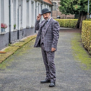 Men&#39;s tailored suit | 3-piece suit | grey/red Windowpane | Michael Gray | Peaky Blinders