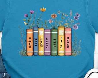 Camiseta Bloom & Grow Books – Gildan 6400 – Camiseta con estampado floral de libros